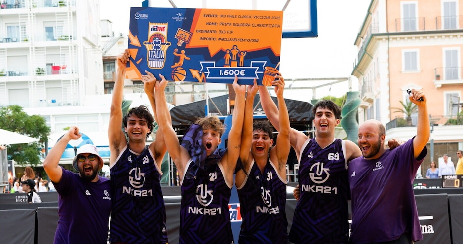 I NKR21 battono Bologna e vincono il Circuito Classic dell'Estathè 3x3 Italia Streetbasket Circuit 2025
I NKR21 battono Bologna e vincono il Circuito Classic dell'Estathè 3x3 Italia Streetbasket Circuit 2025