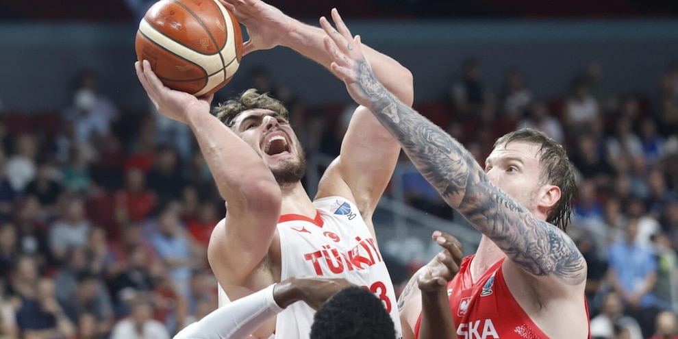 Sengun fenomenale e la Turchia vola in semifinale agli Europei. La Grecia elimina la Lituania