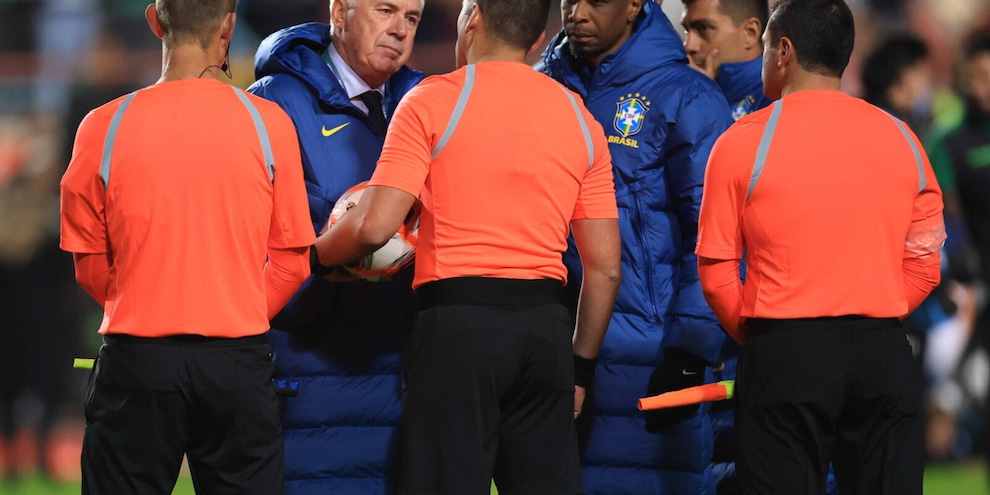 La Bolivia batte il Brasile tra le polemiche: "Palloni spariti e calcio da oratorio"