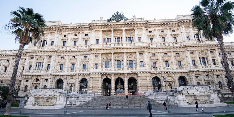 Femminicidio Matteuzzi, confermato l'ergastolo all'ex
Femminicidio Matteuzzi, confermato l'ergastolo all'ex