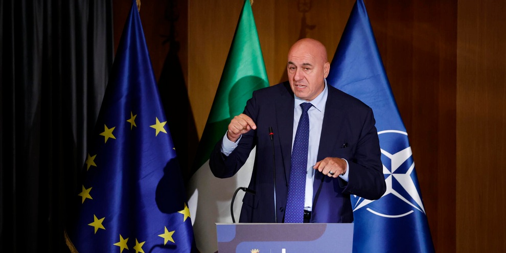 
            
            Crosetto, piano per sicurezza aeroporti e infrastrutture
          