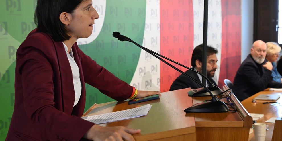 
            
            Schlein, attacco deliberato all'Italia, Meloni inefficace
          