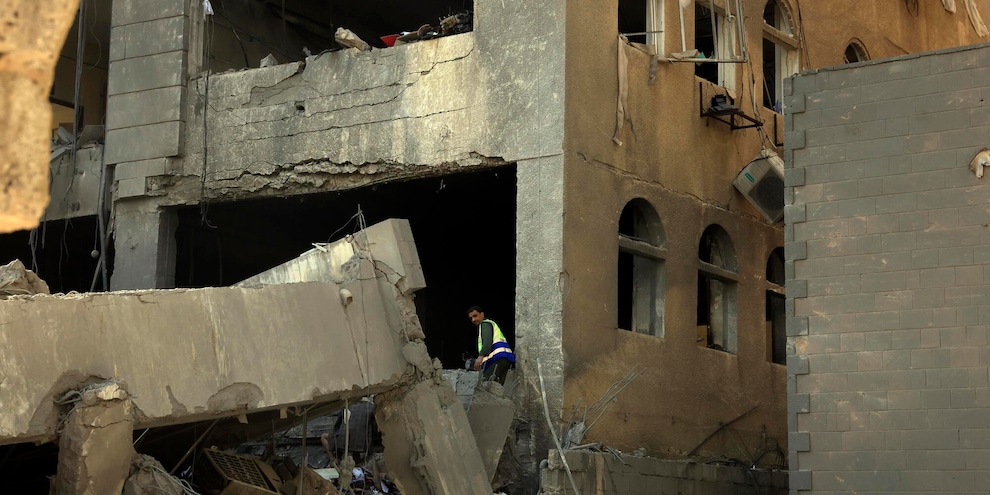 
            
            Media, raid d'Israele contro Sanaa in Yemen
          