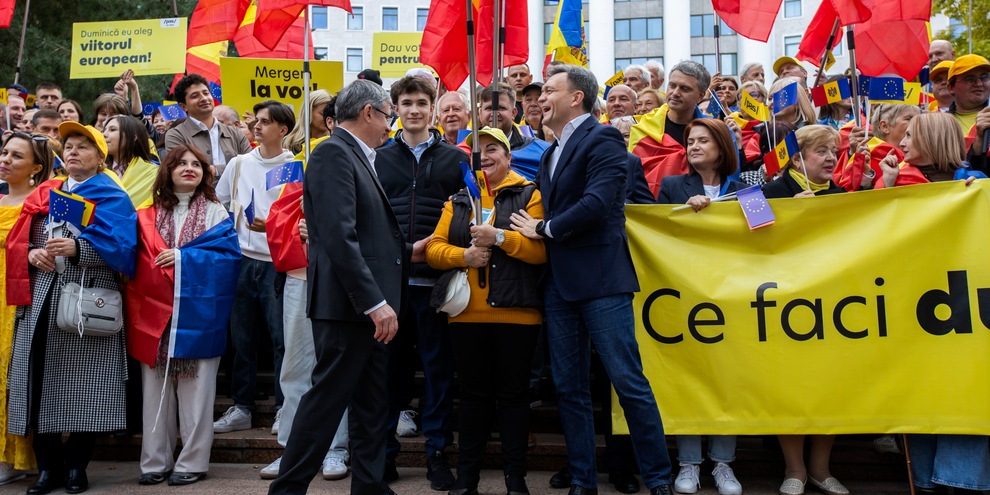 
            
            Premier Moldavia, cyberattacchi sul voto, 4mila siti fermi
          