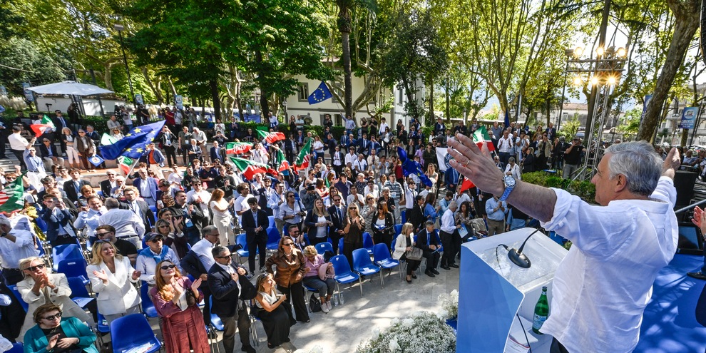 
            
            Tajani, FI chiederà il candidato sindaco di Verona
          