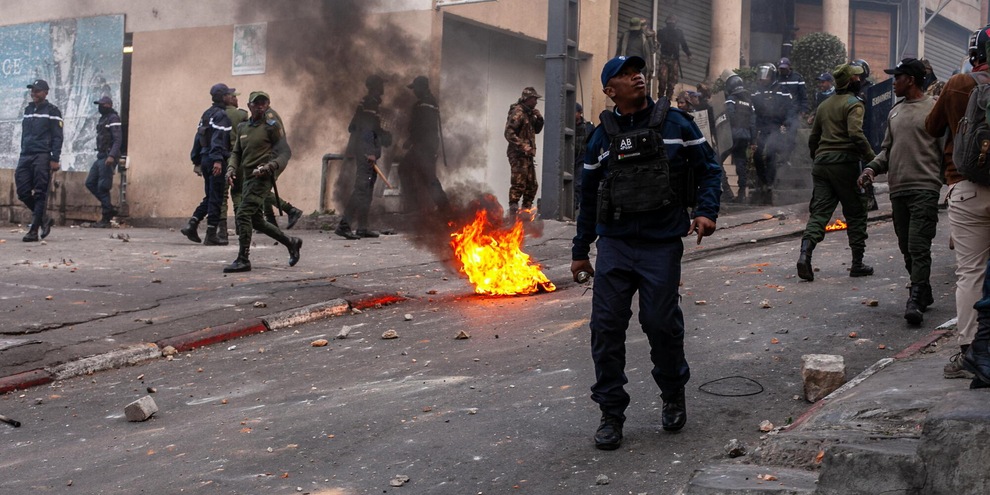 
            
            Madagascar, il presidente scioglie il governo
          