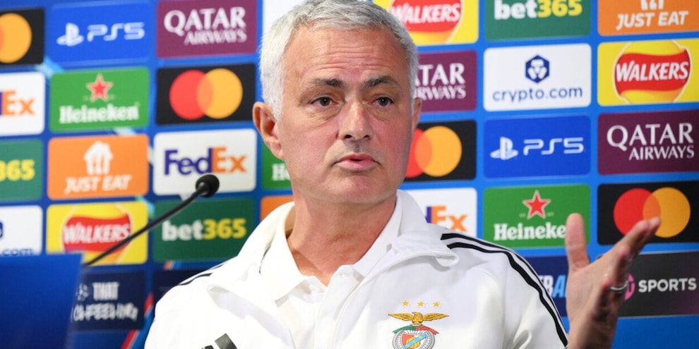 Mourinho senza freni: "Il Chelsea vinceva tutto con me, poi investimenti folli"
