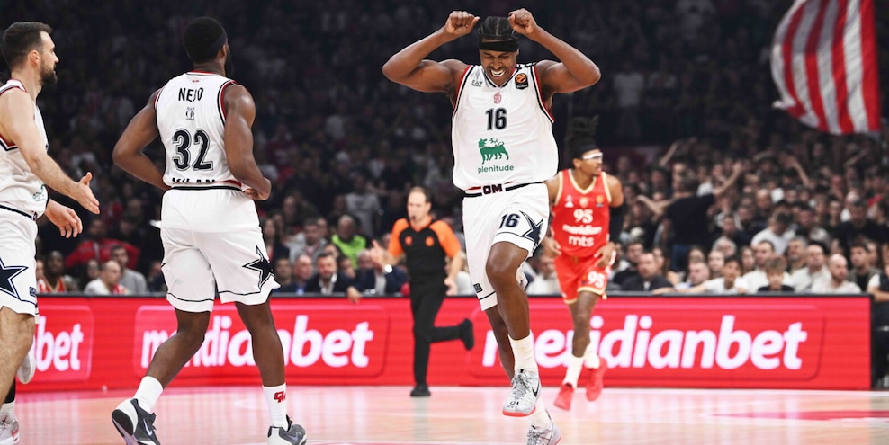 LeDay faro di Milano che fa rossa la Stella