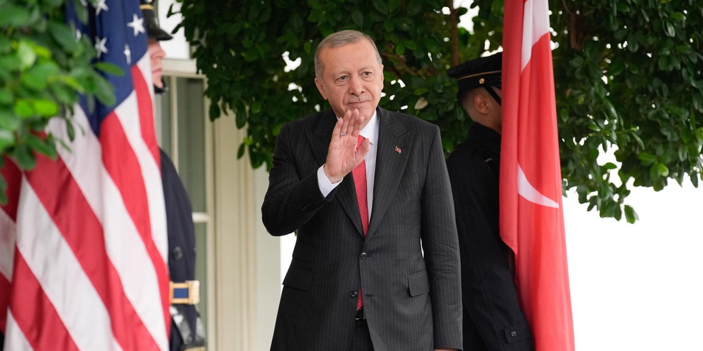 
            
            Erdogan, Israele ora interrompa 'immediatamente' gli attacchi
          