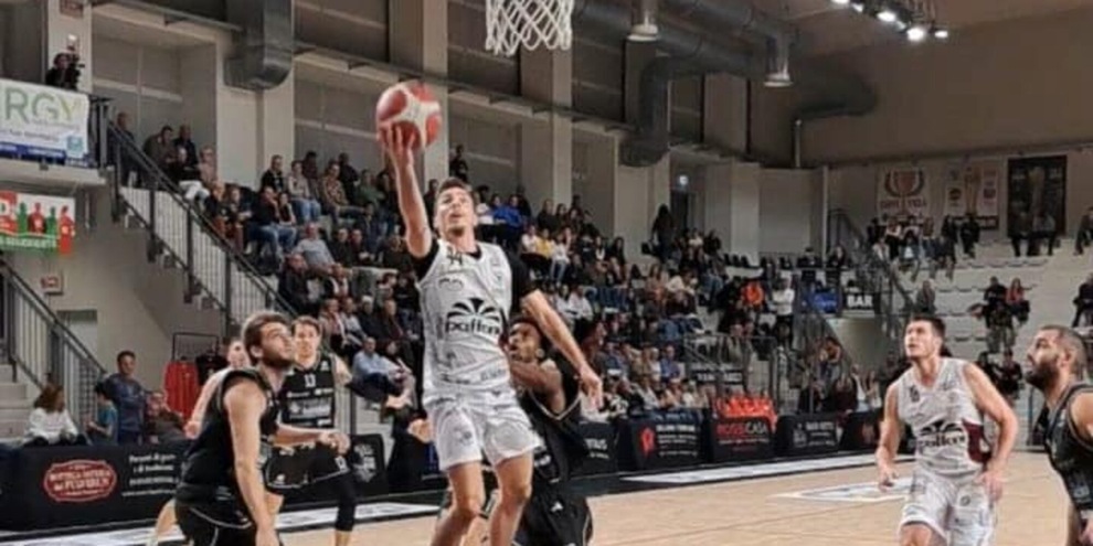 Una Paffoni scintillante domina la Rucker 
