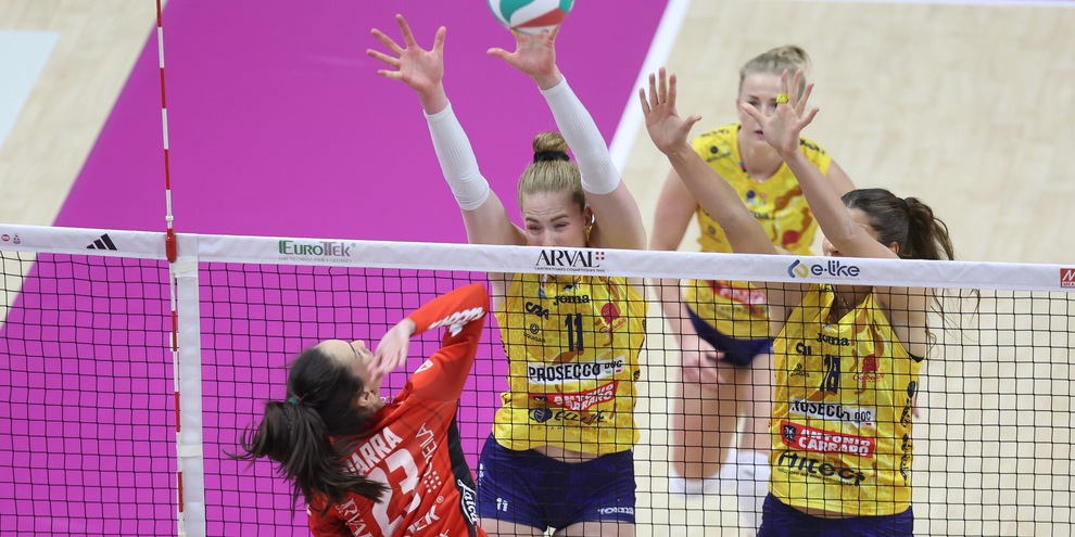 Conegliano che rischio ! vittorie da tre per Milano, Novara, Chieri e Scandicci Conegliano che rischio ! vittorie da tre per Milano, Novara, Chieri e Scandicci