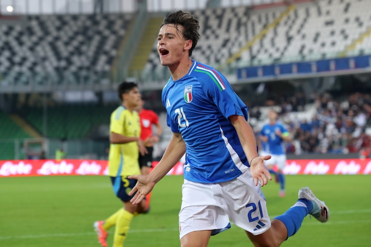 Camarda cucchiaio alla Totti, Pisilli scatenato: U21 show contro la Svezia
