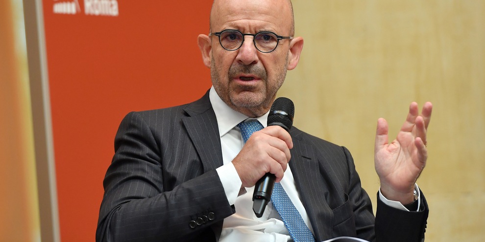 
            
            Confindustria, da gennaio fine incentivi, industria nuda
          