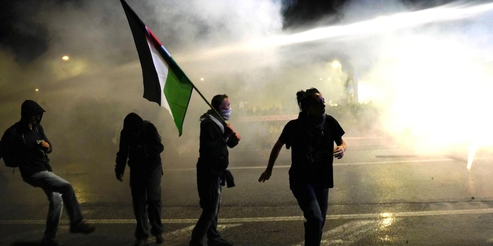 
            
            Tajani, a Udine violenti estremisti pro Pal
          