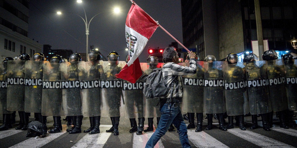 
            
            Perù: manifestazione di protesta a Lima, 75 feriti
          