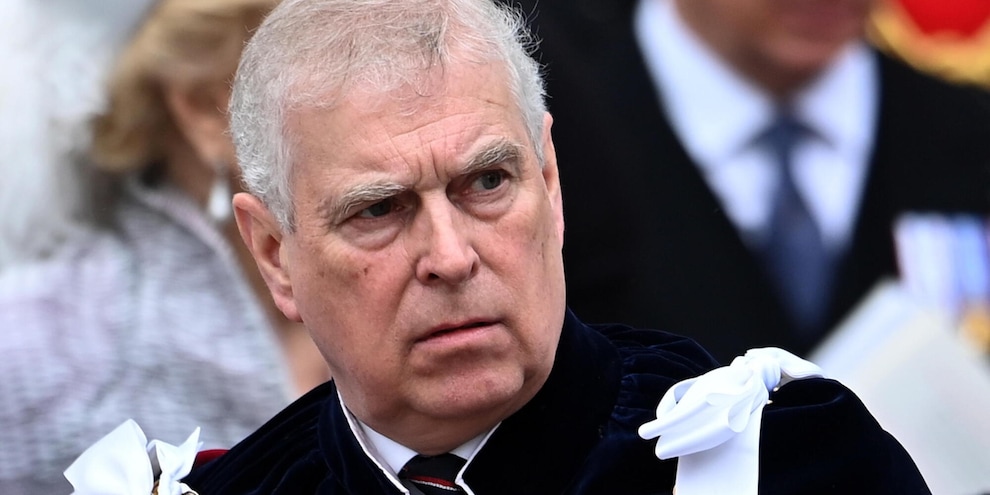 Il principe Andrea rinuncia al suo titolo reale
Il principe Andrea rinuncia al suo titolo reale