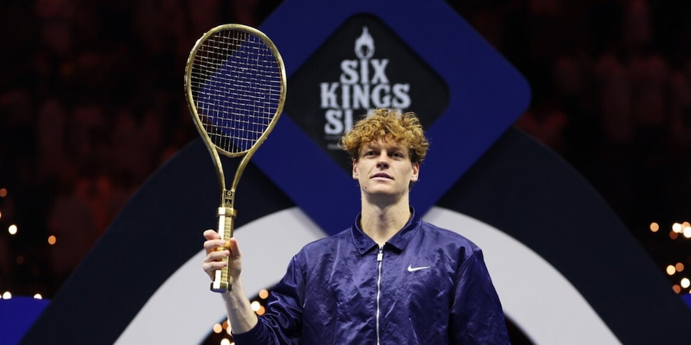 Sinner stende Alcaraz e trionfa al Six Kings Slam per il 2° anno di fila: Jannik vince 6 milioni!
