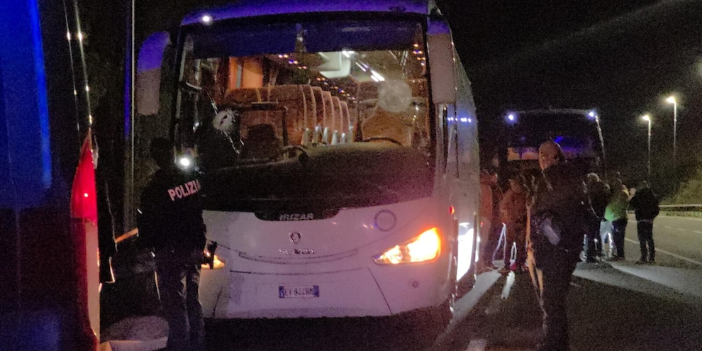 Assalto al bus, il ct Banchi: "Giornata di lutto per tutto lo sport"
