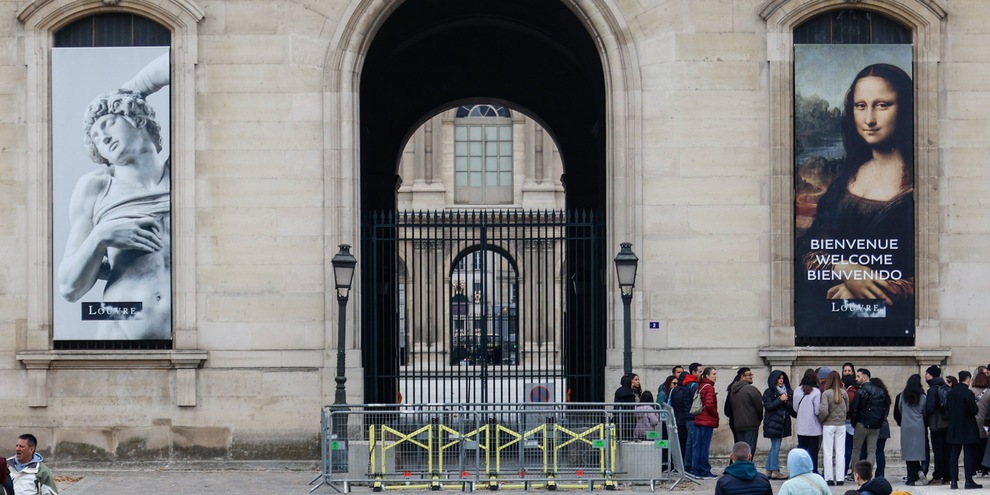 
            
            Il Louvre resterà chiuso anche oggi
          
