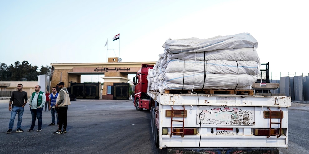 
            
            Israele, riaperto il valico di Kerem Shalom
          