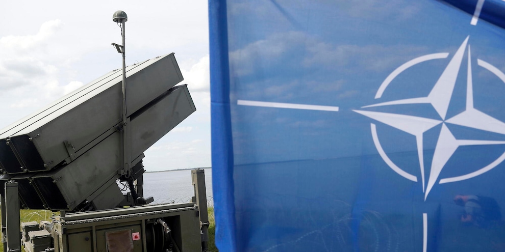 
            
            Nato, 'Putin sta perdendo soldi, truppe, idee'
          