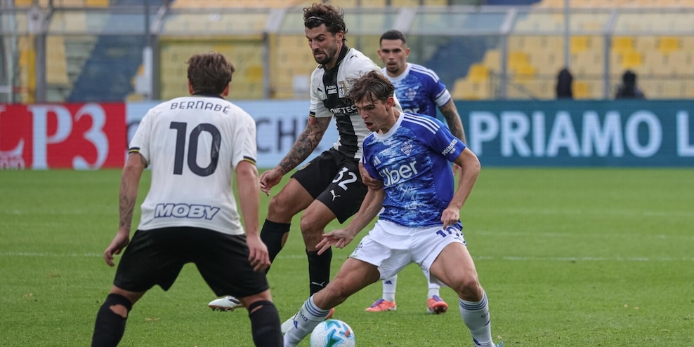 Il Como di Fabregas frena con il Parma. Tris Udinese al Lecce, Runjaic aggancia la Juve