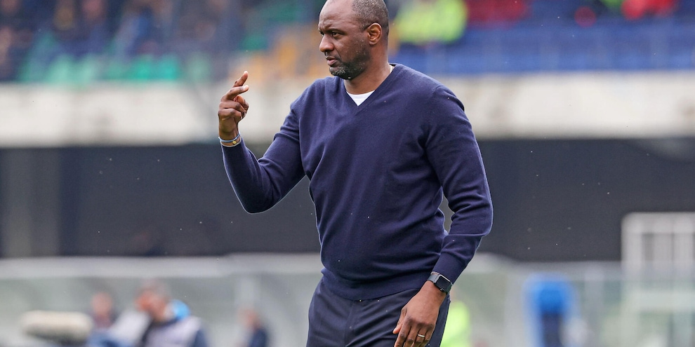 Calcio: Genoa verso la rivoluzione, Vieira in bilico
Calcio: Genoa verso la rivoluzione, Vieira in bilico