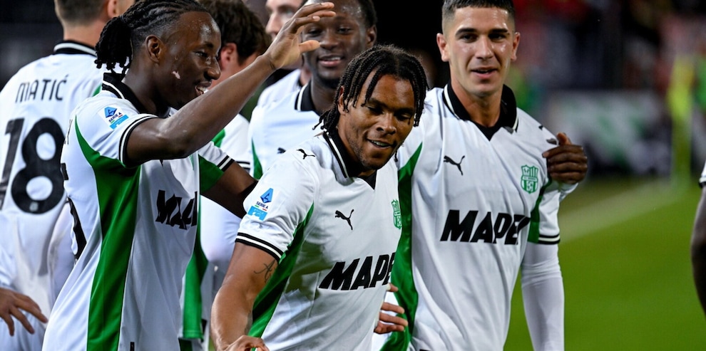 Laurienté-Pinamonti, colpo Sassuolo a Cagliari: Grosso a -2 dalla Juve