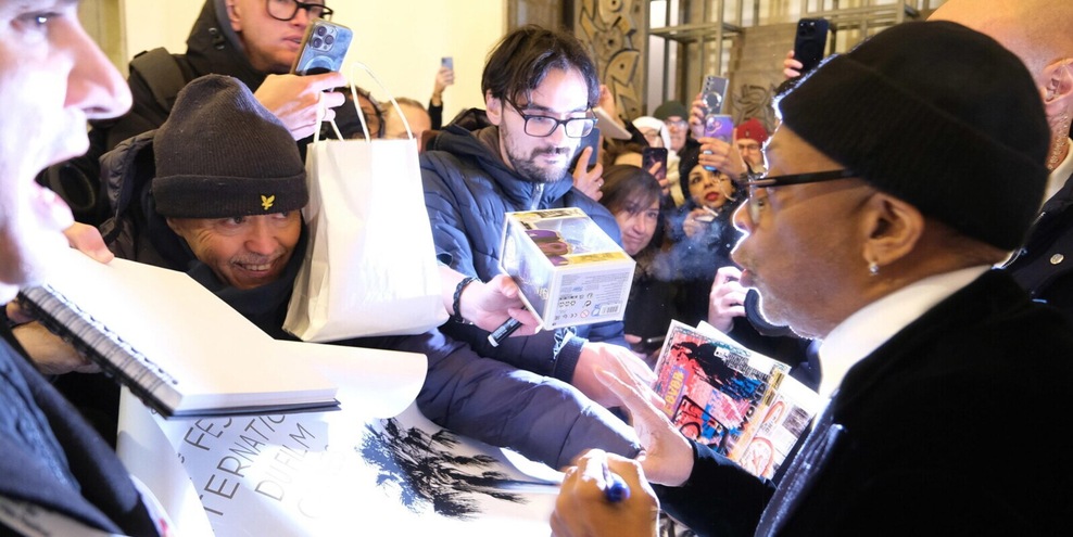 Spike Lee quasi chiede scusa, esprime il suo rispetto per Sinner e anzi gli chiede una racchetta
