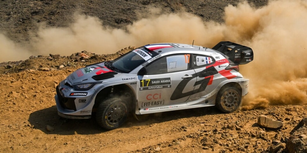 Ogier storico: è campione del mondo rally 2025! Nono titolo, eguagliato il record di Loeb
