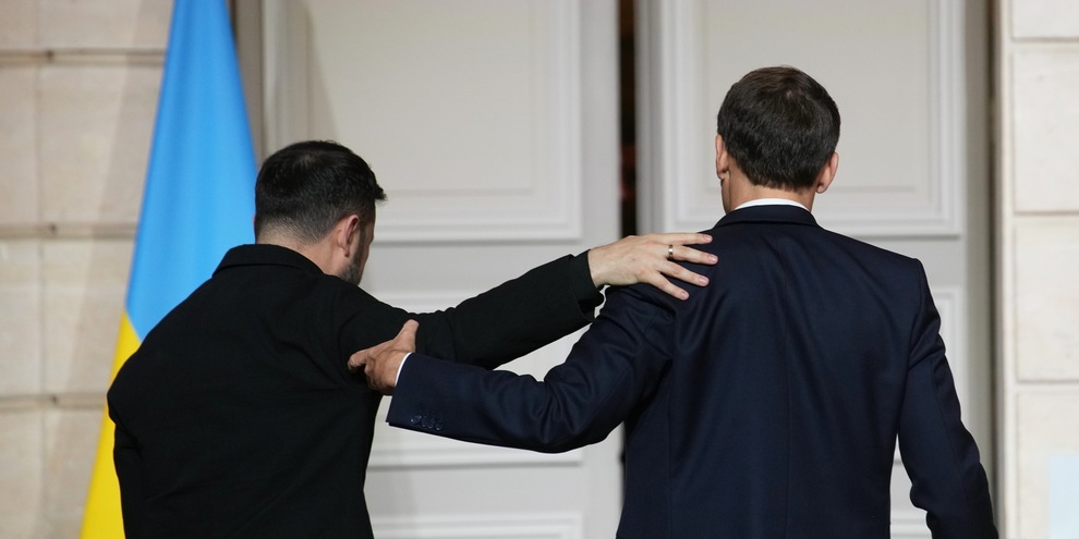 
            
            Zelensky insiste, 'discutere con Trump questioni chiave'
          