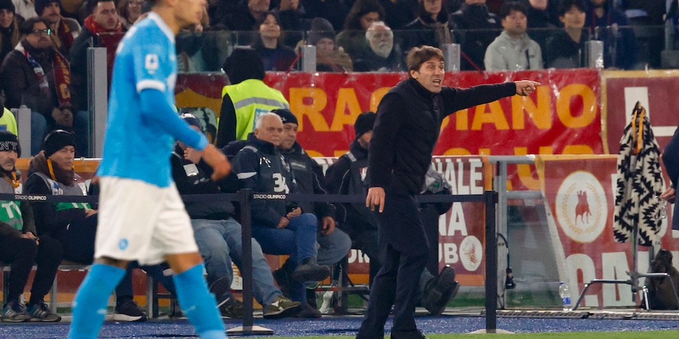 
            
            Napoli: Conte, obiettivo difendere scudetto ma sarà dura
          