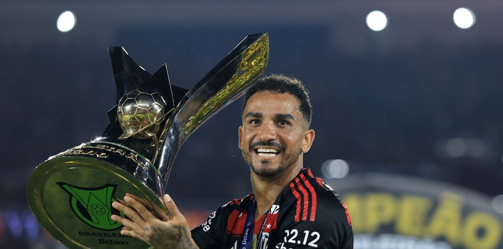 Via dalla Juve di Motta, ora la rivincita di Danilo: doppio trofeo e record condiviso con...Cafù