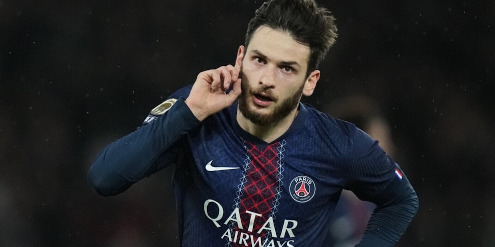 Il Psg torna a vincere trascinato da Kvaratskhelia, ma resta alle spalle del Lens