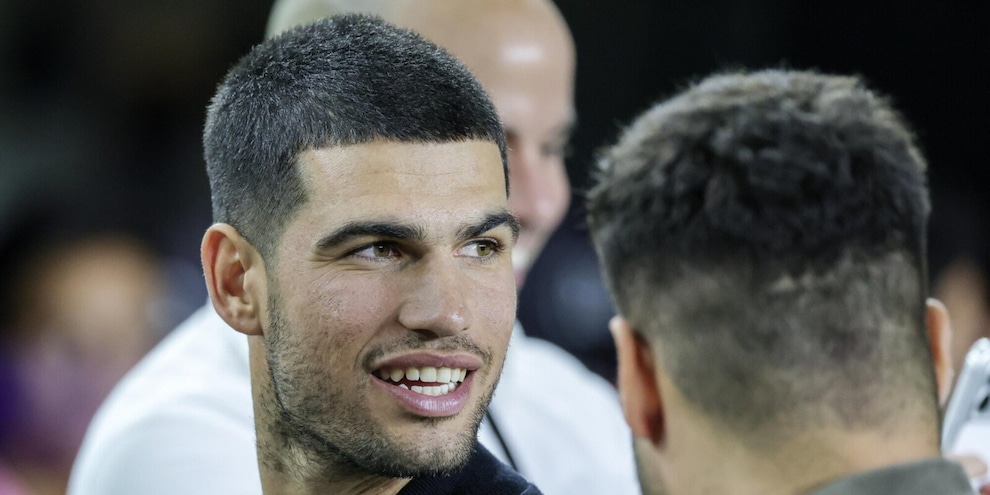 Alcaraz si traveste da ultrà, Djokovic amplia lo staff: Sinner, ecco i tuoi rivali
