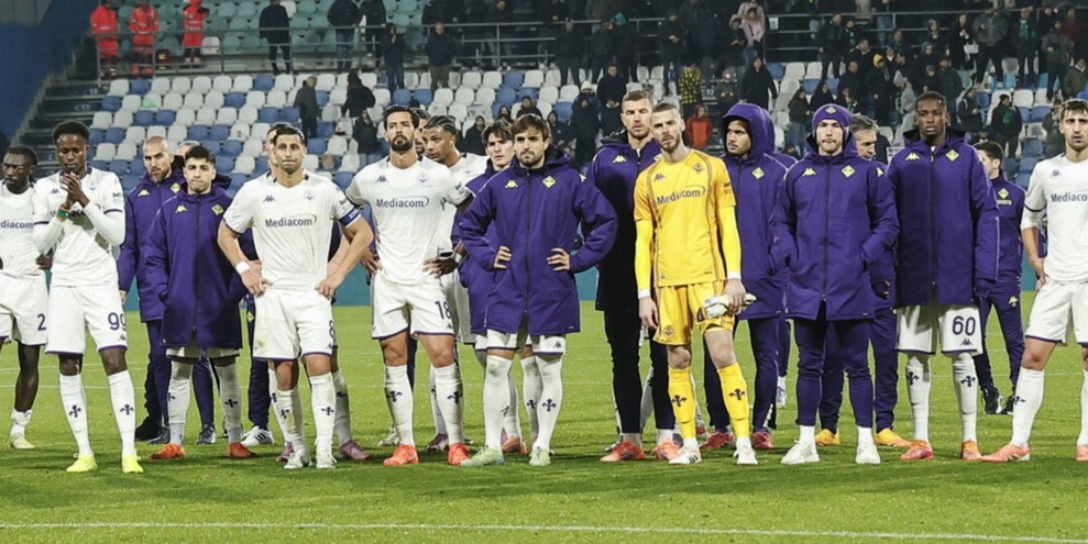 "Mani addosso, bottiglie, sedie che volavano". Fiorentina fuori controllo e il Sassuolo chiede i danni