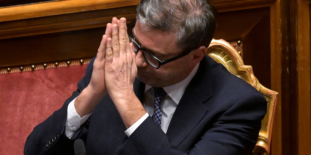 
            
            Il governo pone la fiducia sulla manovra
          