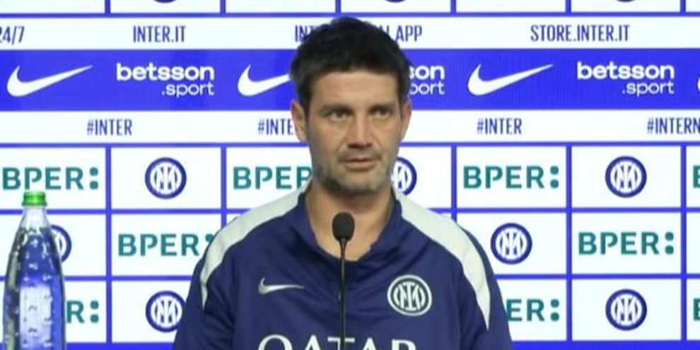 Chivu scalda Inter-Napoli: “Devo imparare da Conte, io non piango. Arbitri? Più forti delle ingiustizie”