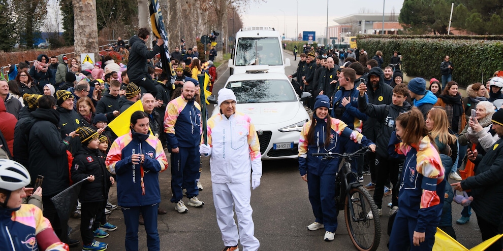 La fiamma olimpica accende Viadana: sport, passione e orgoglio giallonero