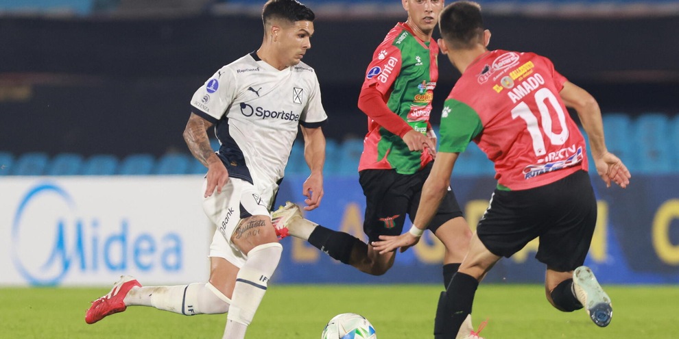 
            
            Cagliari, è fatta per l'attaccante uruguaiano Albarracin
          