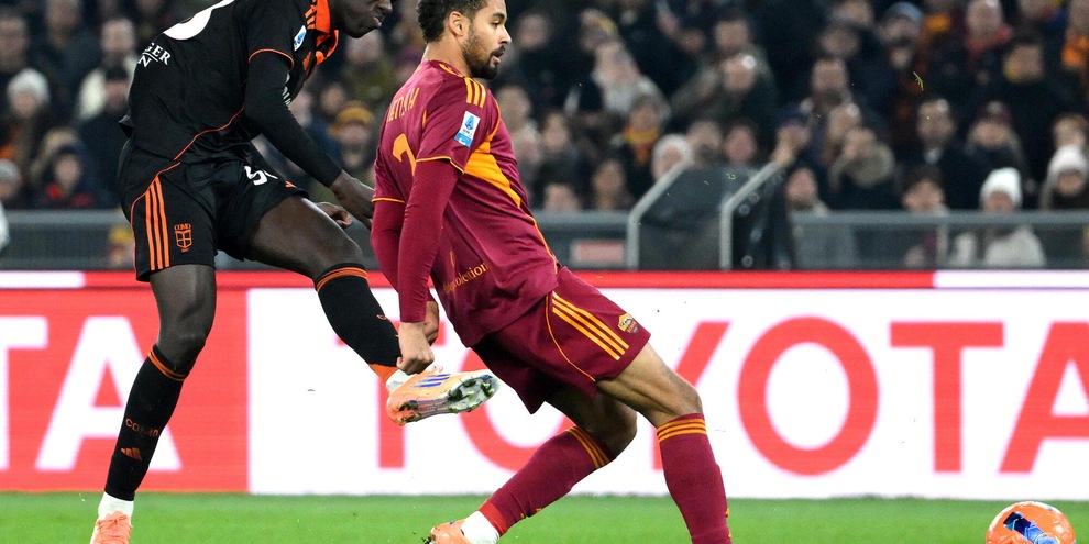 Calcio: contusione al ginocchio per Rensch, salta Roma-Milan
Calcio: contusione al ginocchio per Rensch, salta Roma-Milan