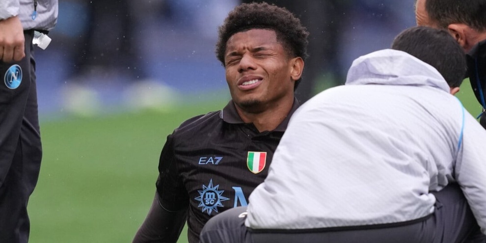 Neres si opera a Londra: tegola Napoli, si va verso un lungo stop. Ecco per quanto lo perde Conte