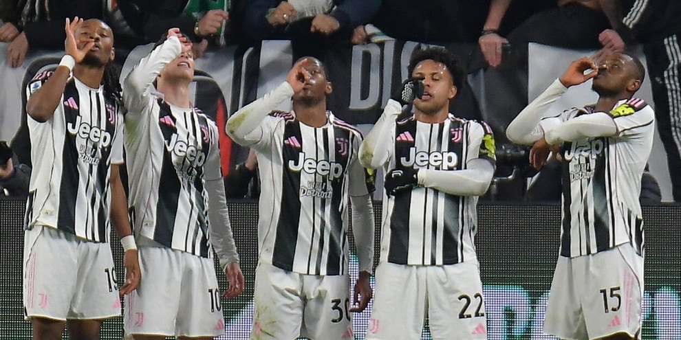 La Juve domina e schianta il Napoli di Conte: David apre la festa Stadium, Yildiz e Kostic sigillano
