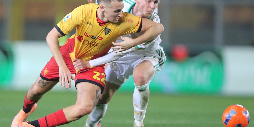 
            
            Lecce, oggi Camarda operato alla spalla destra
          