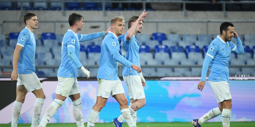 
            
            Succede tutto nella ripresa, la Lazio batte il Genoa 3-2 all'Olimpico
          