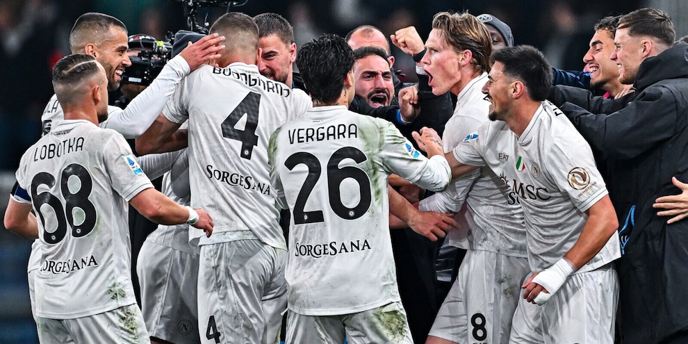 Rigore da VAR al Napoli all'ultimo minuto: Conte vince in 10 in casa del Genoa
