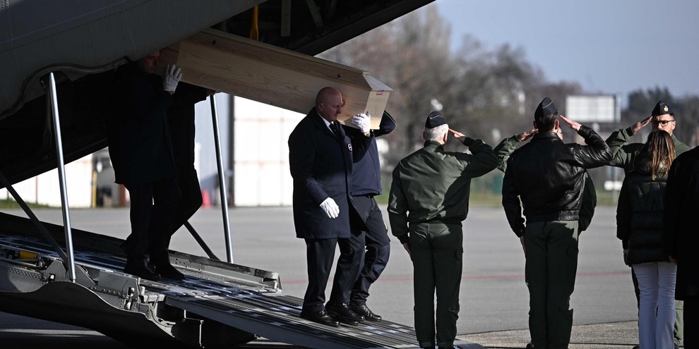 
            
            Pm Roma dispone il sequestro dei telefoni delle vittime di Crans-Montana
          