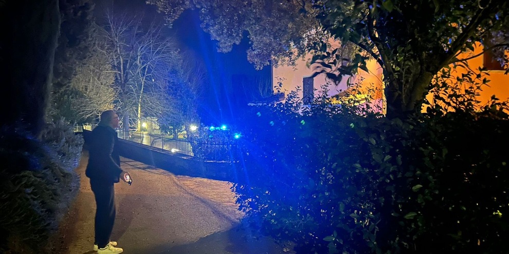 
            
            Proprietario spara in aria, ladro muore dissanguato in recinzione
          