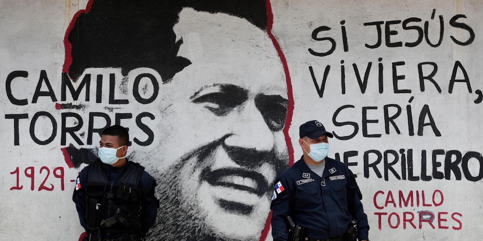 Colombia, identificati i resti del prete guerrigliero Camilo Torres
Colombia, identificati i resti del prete guerrigliero Camilo Torres