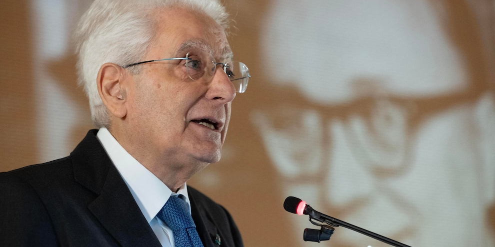 Mattarella ricorda Bachelet, 'per lui dialogo strumento essenziale per bene comune'
Mattarella ricorda Bachelet, 'per lui dialogo strumento essenziale per bene comune'